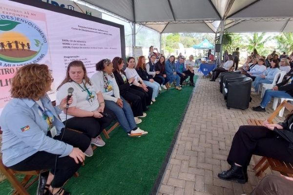  Troca de experiências e diversão marcam encontro de mulheres rurais